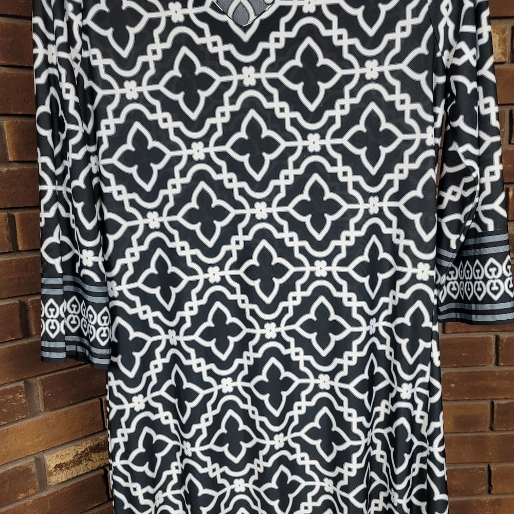 Charlie Paige 3/4 sleeve stretch printed v neck dress size s/m - Picture 3 of 8